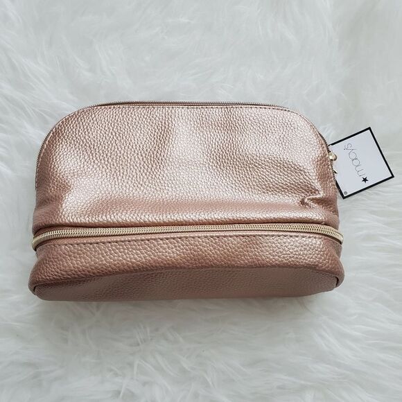 Macy's makeup bag - Picture 1 of 5
